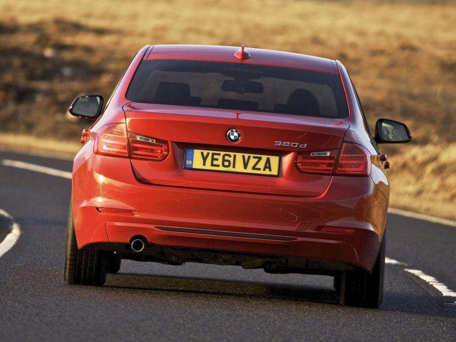  BMW 320d Sedan Sport Line 2012 года  (UK) (фото 14 из 16)